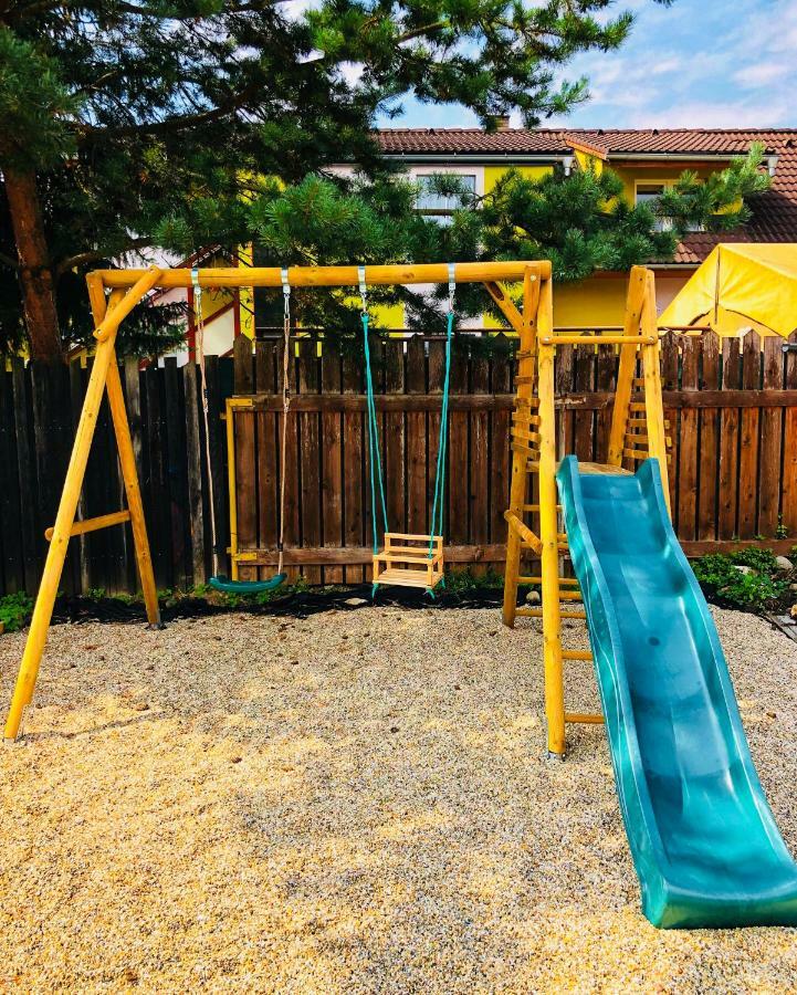 Villa Rustica Bešeňová エクステリア 写真