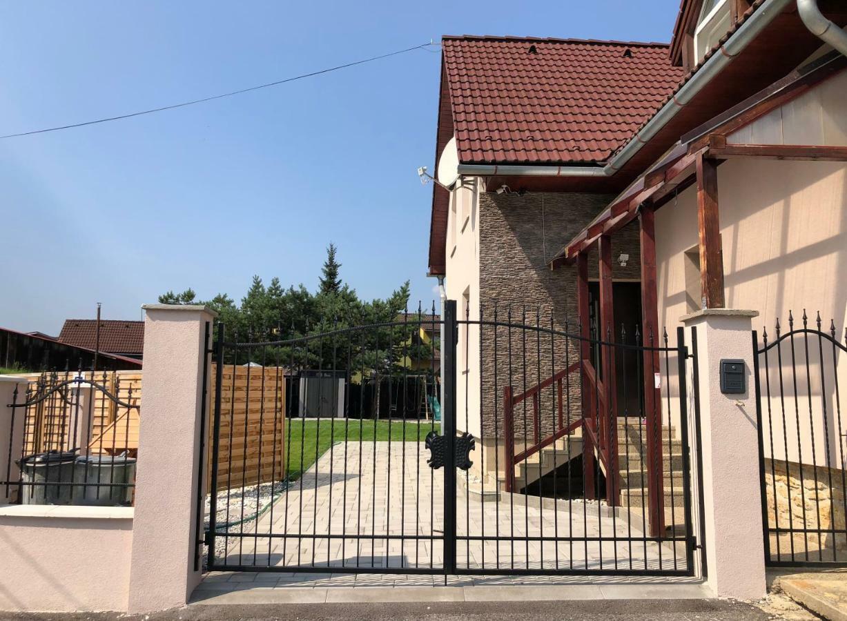 Villa Rustica Bešeňová エクステリア 写真